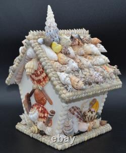 Maison de jardin décorative en coquillage vintage 2005, artisan signée, unique en son genre
