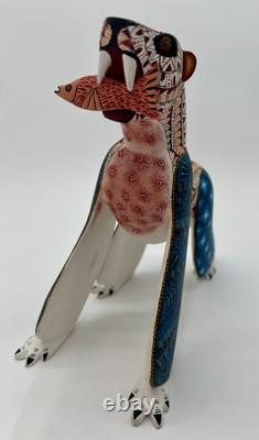 OURS POLAIRE Avec POISSON - Un alebrije en bois sculpté à la main, unique en son genre, de Oaxaca, Mexique