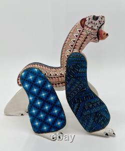 OURS POLAIRE Avec POISSON - Un alebrije en bois sculpté à la main, unique en son genre, de Oaxaca, Mexique
