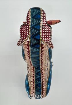 OURS POLAIRE Avec POISSON - Un alebrije en bois sculpté à la main, unique en son genre, de Oaxaca, Mexique