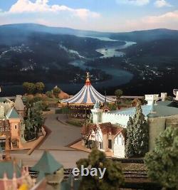 Olszewski Disneyland Main Street Carrousel. Unique en son genre. Extrêmement rare.