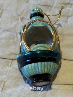Ornement en porcelaine Prince Grenouille M Lawrence 1998 unique en son genre