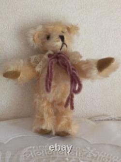 Ours en peluche d'artiste de la taille d'une main, unique en son genre, ours aux membres longs