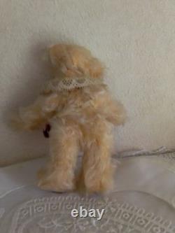 Ours en peluche d'artiste de la taille d'une main, unique en son genre, ours aux membres longs