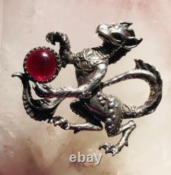 Pendentif artistique Griffin 925 unique avec un grenat, original de JKL