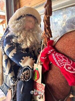 Pères Noël personnalisés uniques en leur genre. Pères Noël faits à la main par un artiste localement célèbre.