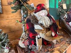 Pères Noël personnalisés uniques en leur genre. Pères Noël faits à la main par un artiste localement célèbre.
