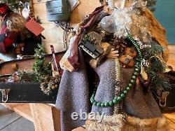 Pères Noël personnalisés uniques en leur genre. Pères Noël faits à la main par un artiste localement célèbre.