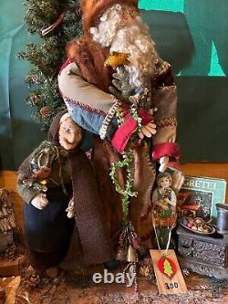 Pères Noël personnalisés uniques en leur genre. Pères Noël faits à la main par un artiste localement célèbre.