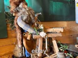 Pères Noël personnalisés uniques en leur genre. Pères Noël faits à la main par un artiste localement célèbre.
