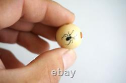 Perle Ojime japonaise unique du 19e siècle à l'ambre, représentant une araignée et des insectes