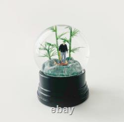 Pièce d'art unique en globe de neige fait main, humour noir, objet de collection unique en son genre