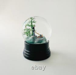 Pièce d'art unique en globe de neige fait main, humour noir, objet de collection unique en son genre