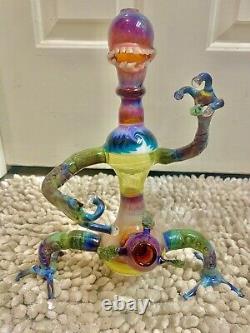 Pièce fonctionnelle en verre soufflé par Dawg House Glass. Verre Heddy unique en son genre