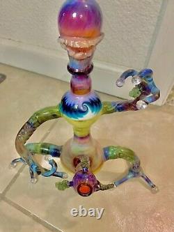 Pièce fonctionnelle en verre soufflé par Dawg House Glass. Verre Heddy unique en son genre
