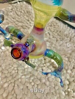 Pièce fonctionnelle en verre soufflé par Dawg House Glass. Verre Heddy unique en son genre