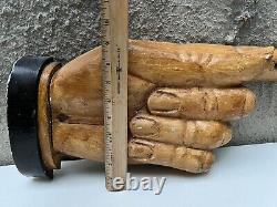 Pièce unique de décoration en bois sculpté à la main, signe vintage avec doigt pointant