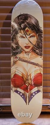 Planche de skateboard Wonder Woman unique en son genre, personnalisée par l’artiste de bande dessinée JAMIE TYNDALLS