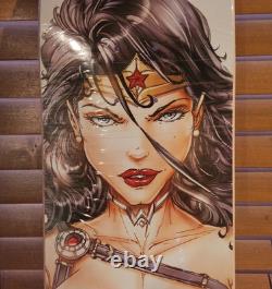 Planche de skateboard Wonder Woman unique en son genre, personnalisée par l’artiste de bande dessinée JAMIE TYNDALLS