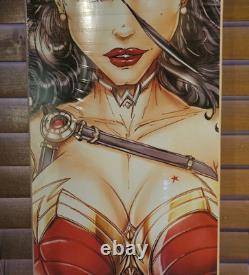 Planche de skateboard Wonder Woman unique en son genre, personnalisée par l’artiste de bande dessinée JAMIE TYNDALLS