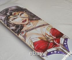 Planche de skateboard Wonder Woman unique en son genre, personnalisée par l’artiste de bande dessinée JAMIE TYNDALLS