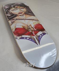 Planche de skateboard Wonder Woman unique en son genre, personnalisée par l’artiste de bande dessinée JAMIE TYNDALLS