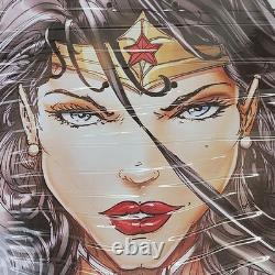 Planche de skateboard Wonder Woman unique en son genre, personnalisée par l’artiste de bande dessinée JAMIE TYNDALLS