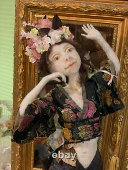 Poupée d'art textile figuratif unique en son genre