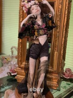 Poupée d'art textile figuratif unique en son genre