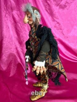 Poupée d'artiste en argile polymère steampunk fantastique OOAK Troll Gardien du Temps Mixed Media