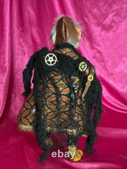 Poupée d'artiste en argile polymère steampunk fantastique OOAK Troll Gardien du Temps Mixed Media
