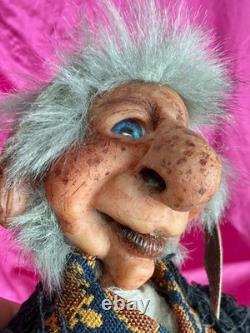 Poupée d'artiste en argile polymère steampunk fantastique OOAK Troll Gardien du Temps Mixed Media