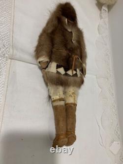 Poupée native alaskienne vintage, unique en son genre, qualité musée. Vers les années 1940.