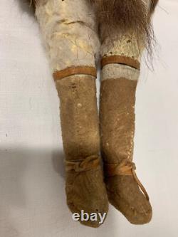 Poupée native alaskienne vintage, unique en son genre, qualité musée. Vers les années 1940.
