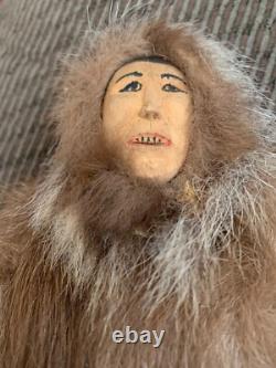 Poupée vintage d'Alaska natif, pièce unique, qualité musée. Environ années 1940.