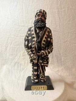 RARE Sculpture figurative africaine unique en son genre « Pride »
