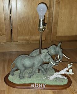 RARE Une pièce unique 2001 Lenox Savanna Run lampe éléphant /2500 figurine statue