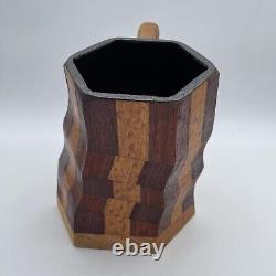 Rare One Of A Kind Don Lewis Designs Wooden Crooked Tankard Mug Hand Crafted<br/>Rare One Of A Kind Don Lewis Designs Wooden Crooked Tankard Mug Hand Crafted 	<br/>
 	
	 <br/>
  Traduction: Rare, unique mug en bois à anse tordue de Don Lewis Designs, fabriqué à la main