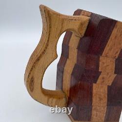 Rare One Of A Kind Don Lewis Designs Wooden Crooked Tankard Mug Hand Crafted  	
<br/>
Rare One Of A Kind Don Lewis Designs Wooden Crooked Tankard Mug Hand Crafted<br/>	<br/> 
Traduction: Rare, unique mug en bois à anse tordue de Don Lewis Designs, fabriqué à la main