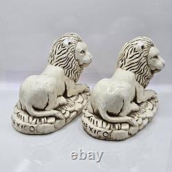 Rare ensemble unique de 2 serre-livres anciens lions assis en plâtre artistique du Mexique