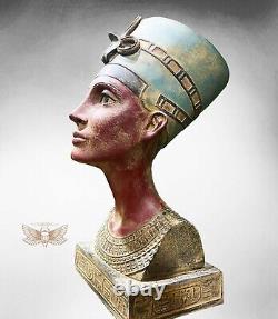 Reine égyptienne Néfertiti: Une pièce unique fabriquée par des mains égyptiennes.