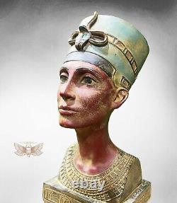Reine égyptienne Néfertiti: Une pièce unique fabriquée par des mains égyptiennes.