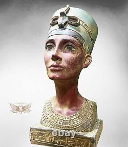 Reine égyptienne Néfertiti : une pièce unique fabriquée par des mains égyptiennes