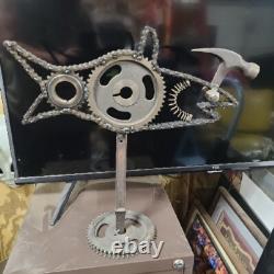 SCULPTURE EN ART DE RECYCLAGE STEAMPUNK HAMMERHEAD SHARK UNIQUE EN SON GENRE (OOAK) 17 X 18