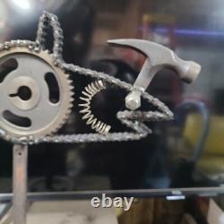 SCULPTURE EN ART DE RECYCLAGE STEAMPUNK HAMMERHEAD SHARK UNIQUE EN SON GENRE (OOAK) 17 X 18