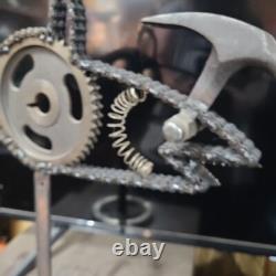 SCULPTURE EN ART DE RECYCLAGE STEAMPUNK HAMMERHEAD SHARK UNIQUE EN SON GENRE (OOAK) 17 X 18