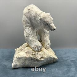 Sculpture d'ours polaire vintage, pièce unique en pierre signée NG Repay 1995 8