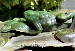 Sculpture de famille de crapauds en jade néphrite canadien véritable solide 12.5 - Unique