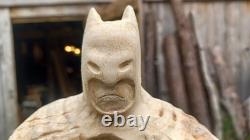 Sculpture en bois de Batman, pièce unique, sculptée par moi à partir d’une seule bûche
