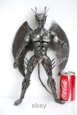 Sculpture en métal scrap Devilman Objet de décoration intérieure Cadeaux de Noël uniques